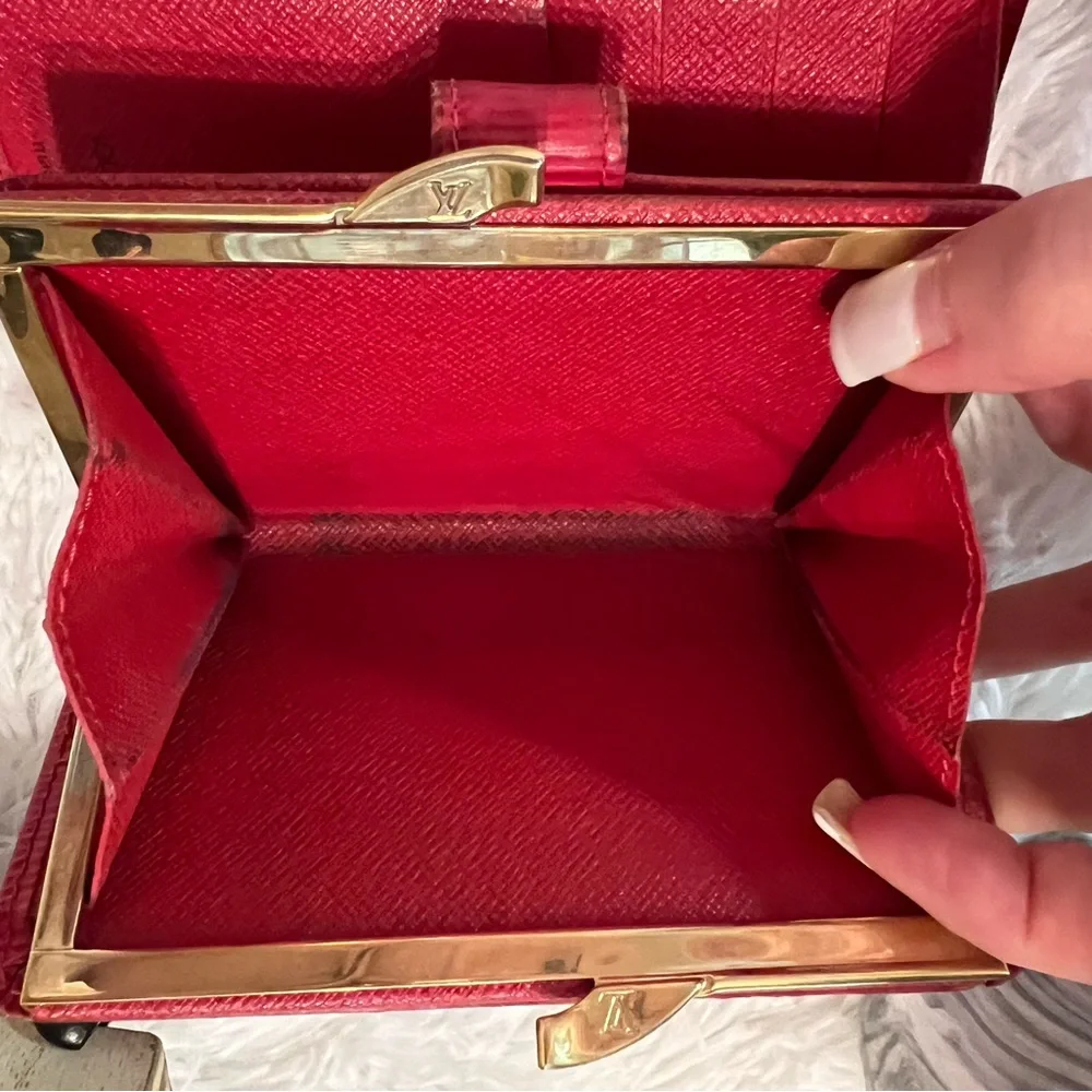 🎉HP🎉 Louis Vuitton Red Epi Porte Monnaie Billets Viennois Kiss Lock Wallet